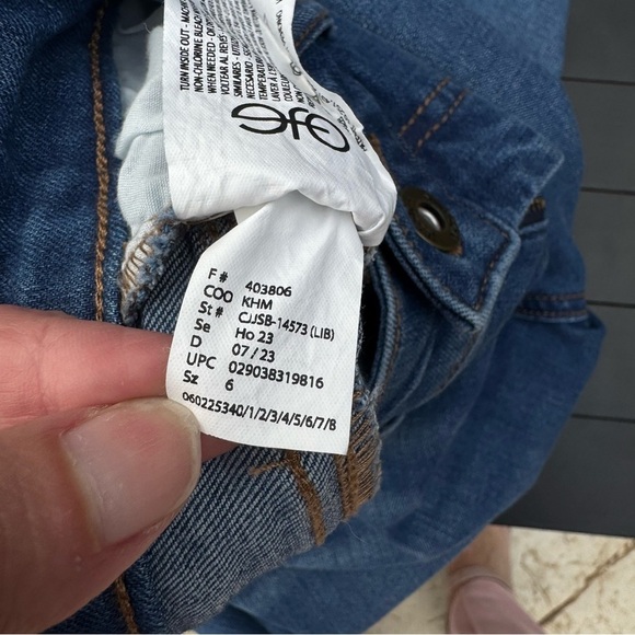 Jessica Simpson Blue Straight Leg Jeans Classic Style - Picture 13 of 14